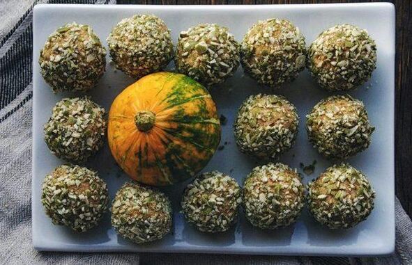 Bolas de mel feitas de sementes de abóbora da prostatite